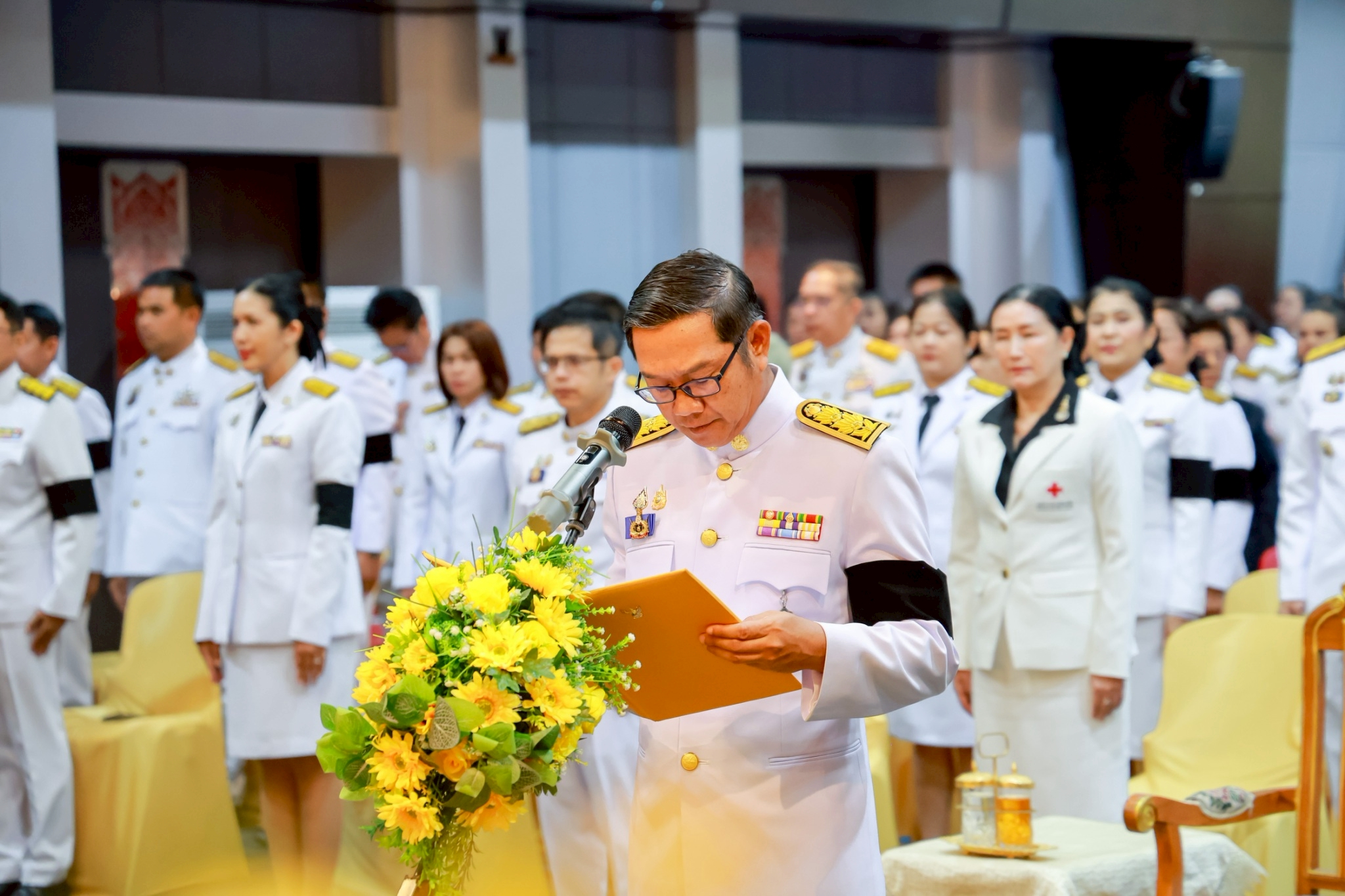 title - ปฏิรูปที่ดินจังหวัดเพชรบุรี พร้อมด้วยเจ้าหน้าที่ ส.ป.ก.เพชรบุรี ร่วมวางพานพุ่มและถวายสักการะแด่พระบาทสมเด็จพระบรมชนกาธิเบศร มหาภูมิพลอดุลยเดชมหาราช บรมนาถบพิตร 